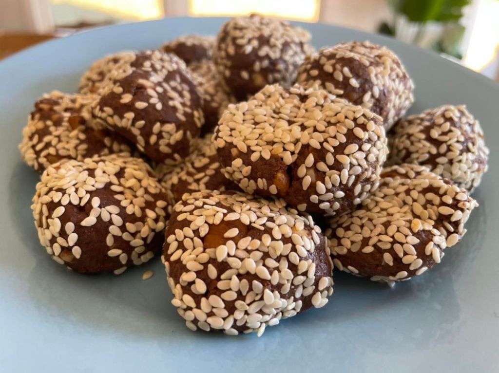 Energy balls, high in magnesium, high in fiber, high in protein, easy recipe, healthy snack